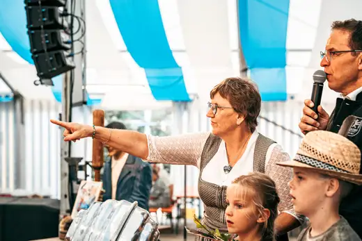 Schmalzlerfest Perlesreut 2024 Montag: Kinderzug, Tag der Betriebe, Schwaiger Buam Foto 2400745