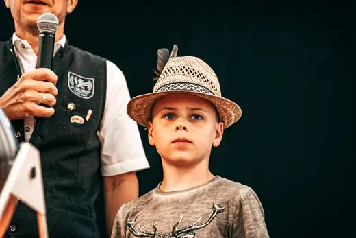 Schmalzlerfest Perlesreut 2024 Montag: Kinderzug, Tag der Betriebe, Schwaiger Buam Foto 2400746