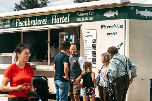 Schmalzlerfest Perlesreut 2024 Montag: Kinderzug, Tag der Betriebe, Schwaiger Buam Foto 2400756