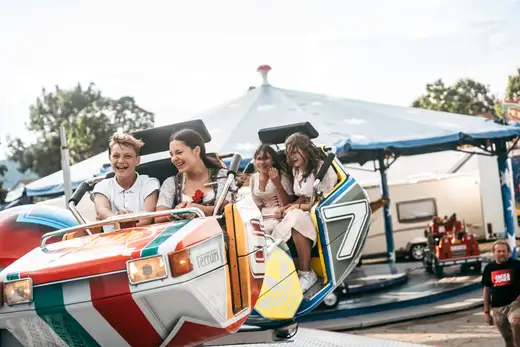 Schmalzlerfest Perlesreut 2024 Montag: Kinderzug, Tag der Betriebe, Schwaiger Buam Foto 2400799