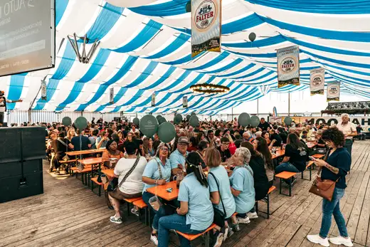 Schmalzlerfest Perlesreut 2024 Montag: Kinderzug, Tag der Betriebe, Schwaiger Buam Foto 2400822