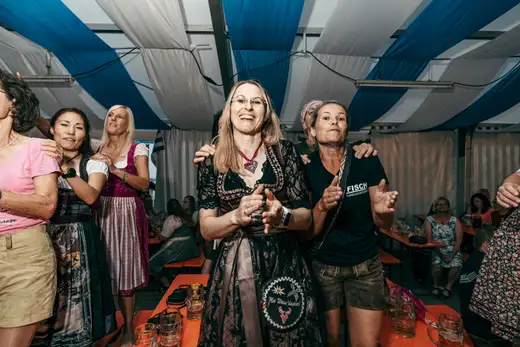 Schmalzlerfest Perlesreut 2024 Montag: Kinderzug, Tag der Betriebe, Schwaiger Buam Foto 2400830