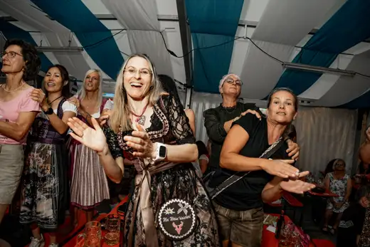 Schmalzlerfest Perlesreut 2024 Montag: Kinderzug, Tag der Betriebe, Schwaiger Buam Foto 2400831