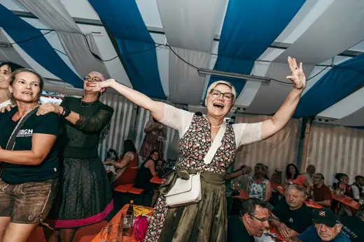 Schmalzlerfest Perlesreut 2024 Montag: Kinderzug, Tag der Betriebe, Schwaiger Buam Foto 2400832