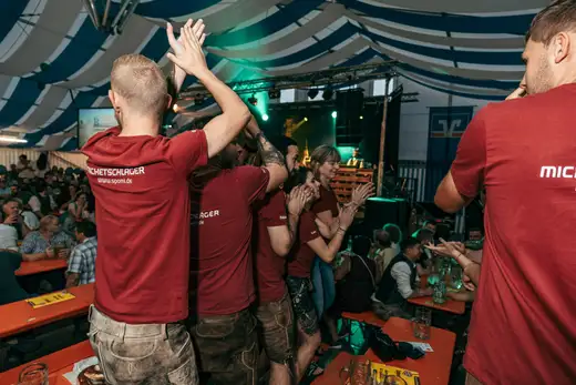 Schmalzlerfest Perlesreut 2024 Montag: Kinderzug, Tag der Betriebe, Schwaiger Buam Foto 2400833