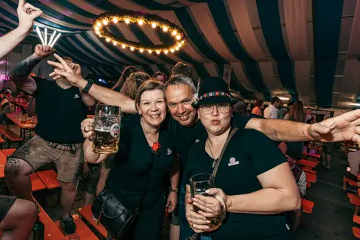 Schmalzlerfest Perlesreut 2024 Montag: Kinderzug, Tag der Betriebe, Schwaiger Buam Foto 2400844