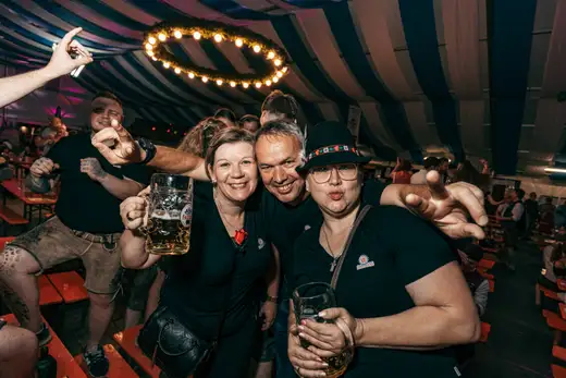 Schmalzlerfest Perlesreut 2024 Montag: Kinderzug, Tag der Betriebe, Schwaiger Buam Foto 2400845