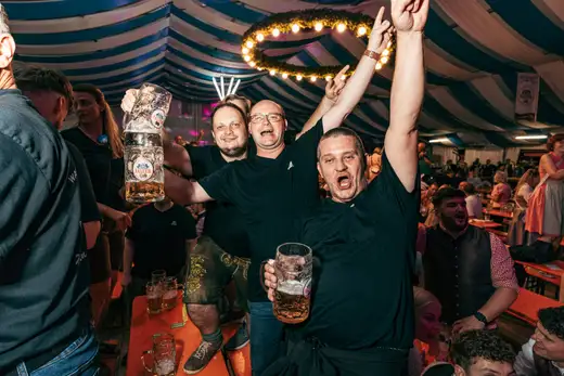 Schmalzlerfest Perlesreut 2024 Montag: Kinderzug, Tag der Betriebe, Schwaiger Buam Foto 2400847