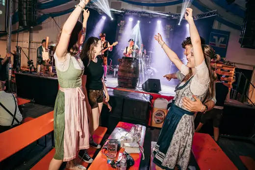 Schmalzlerfest Perlesreut 2024 Montag: Kinderzug, Tag der Betriebe, Schwaiger Buam Foto 2400888