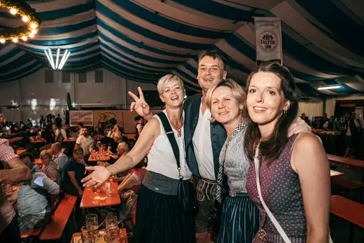 Schmalzlerfest Perlesreut 2024 Montag: Kinderzug, Tag der Betriebe, Schwaiger Buam Foto 2400893