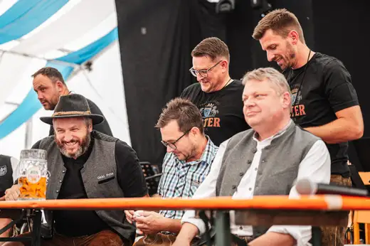 Schmalzlerfest Perlesreut 2024 Sonntag: Weißbierfrühschoppen, Schnupferwettbewerb, d Noudnigln, Verlosung Foto 2400324