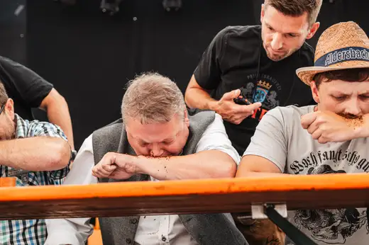 Schmalzlerfest Perlesreut 2024 Sonntag: Weißbierfrühschoppen, Schnupferwettbewerb, d Noudnigln, Verlosung Foto 2400328