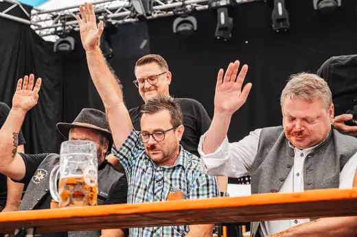 Schmalzlerfest Perlesreut 2024 Sonntag: Weißbierfrühschoppen, Schnupferwettbewerb, d Noudnigln, Verlosung Foto 2400329