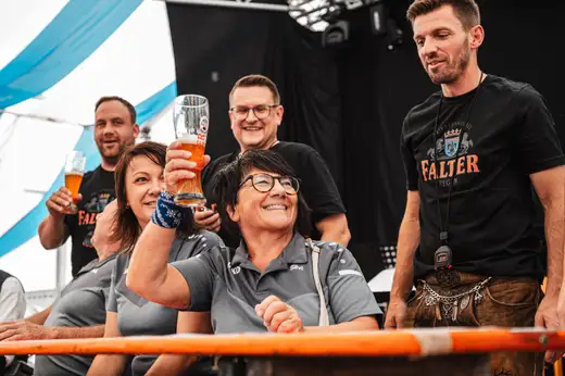 Schmalzlerfest Perlesreut 2024 Sonntag: Weißbierfrühschoppen, Schnupferwettbewerb, d Noudnigln, Verlosung Foto 2400332