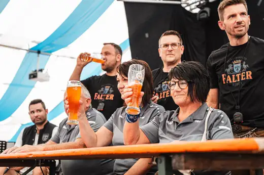 Schmalzlerfest Perlesreut 2024 Sonntag: Weißbierfrühschoppen, Schnupferwettbewerb, d Noudnigln, Verlosung Foto 2400333