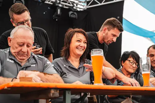 Schmalzlerfest Perlesreut 2024 Sonntag: Weißbierfrühschoppen, Schnupferwettbewerb, d Noudnigln, Verlosung Foto 2400336