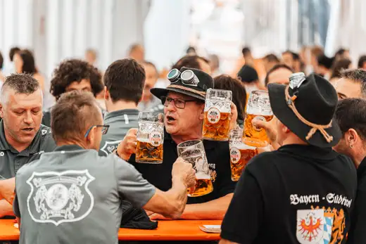 Schmalzlerfest Perlesreut 2024 Sonntag: Weißbierfrühschoppen, Schnupferwettbewerb, d Noudnigln, Verlosung Foto 2400337