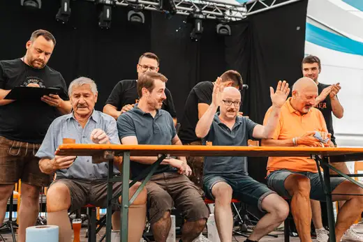 Schmalzlerfest Perlesreut 2024 Sonntag: Weißbierfrühschoppen, Schnupferwettbewerb, d Noudnigln, Verlosung Foto 2400364