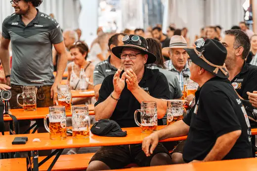 Schmalzlerfest Perlesreut 2024 Sonntag: Weißbierfrühschoppen, Schnupferwettbewerb, d Noudnigln, Verlosung Foto 2400366
