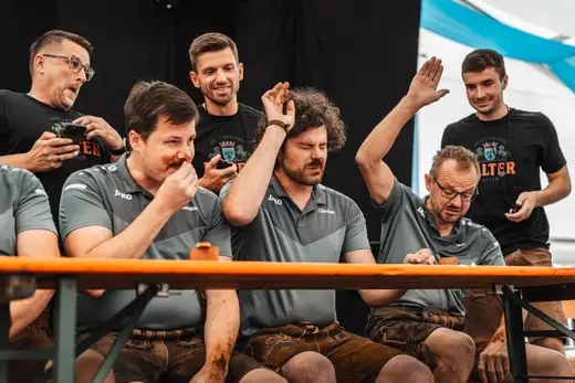 Schmalzlerfest Perlesreut 2024 Sonntag: Weißbierfrühschoppen, Schnupferwettbewerb, d Noudnigln, Verlosung Foto 2400387