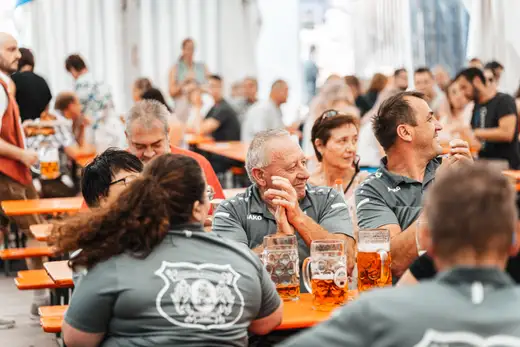 Schmalzlerfest Perlesreut 2024 Sonntag: Weißbierfrühschoppen, Schnupferwettbewerb, d Noudnigln, Verlosung Foto 2400390