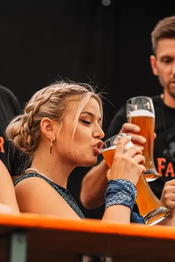Schmalzlerfest Perlesreut 2024 Sonntag: Weißbierfrühschoppen, Schnupferwettbewerb, d Noudnigln, Verlosung Foto 2400395