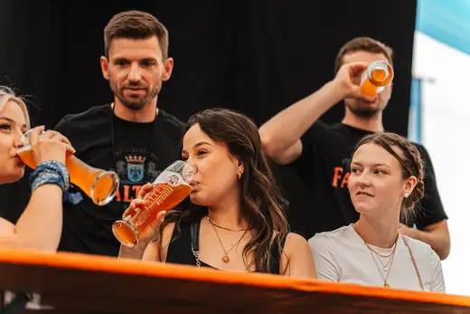 Schmalzlerfest Perlesreut 2024 Sonntag: Weißbierfrühschoppen, Schnupferwettbewerb, d Noudnigln, Verlosung Foto 2400397