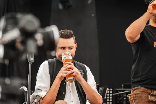 Schmalzlerfest Perlesreut 2024 Sonntag: Weißbierfrühschoppen, Schnupferwettbewerb, d Noudnigln, Verlosung Foto 2400398