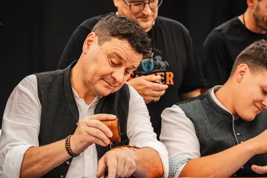 Schmalzlerfest Perlesreut 2024 Sonntag: Weißbierfrühschoppen, Schnupferwettbewerb, d Noudnigln, Verlosung Foto 2400422