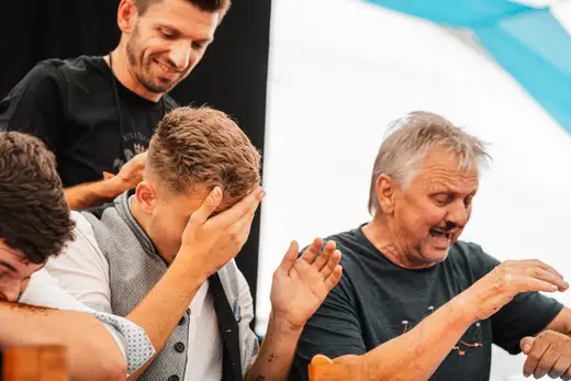Schmalzlerfest Perlesreut 2024 Sonntag: Weißbierfrühschoppen, Schnupferwettbewerb, d Noudnigln, Verlosung Foto 2400432