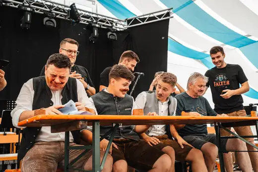 Schmalzlerfest Perlesreut 2024 Sonntag: Weißbierfrühschoppen, Schnupferwettbewerb, d Noudnigln, Verlosung Foto 2400436