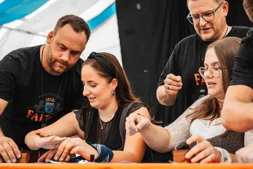 Schmalzlerfest Perlesreut 2024 Sonntag: Weißbierfrühschoppen, Schnupferwettbewerb, d Noudnigln, Verlosung Foto 2400465