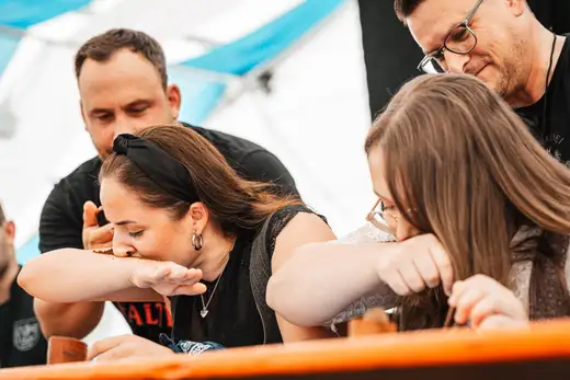 Schmalzlerfest Perlesreut 2024 Sonntag: Weißbierfrühschoppen, Schnupferwettbewerb, d Noudnigln, Verlosung Foto 2400468