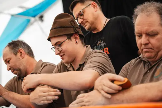 Schmalzlerfest Perlesreut 2024 Sonntag: Weißbierfrühschoppen, Schnupferwettbewerb, d Noudnigln, Verlosung Foto 2400479