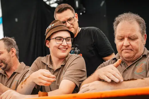 Schmalzlerfest Perlesreut 2024 Sonntag: Weißbierfrühschoppen, Schnupferwettbewerb, d Noudnigln, Verlosung Foto 2400487