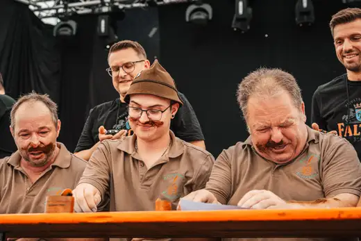 Schmalzlerfest Perlesreut 2024 Sonntag: Weißbierfrühschoppen, Schnupferwettbewerb, d Noudnigln, Verlosung Foto 2400490
