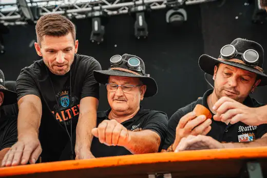 Schmalzlerfest Perlesreut 2024 Sonntag: Weißbierfrühschoppen, Schnupferwettbewerb, d Noudnigln, Verlosung Foto 2400499