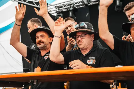 Schmalzlerfest Perlesreut 2024 Sonntag: Weißbierfrühschoppen, Schnupferwettbewerb, d Noudnigln, Verlosung Foto 2400505