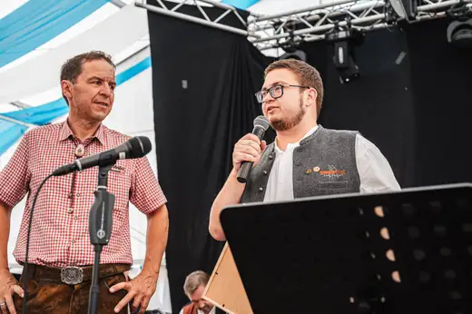 Schmalzlerfest Perlesreut 2024 Sonntag: Weißbierfrühschoppen, Schnupferwettbewerb, d Noudnigln, Verlosung Foto 2400525