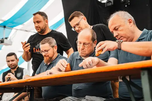 Schmalzlerfest Perlesreut 2024 Sonntag: Weißbierfrühschoppen, Schnupferwettbewerb, d Noudnigln, Verlosung Foto 2400533