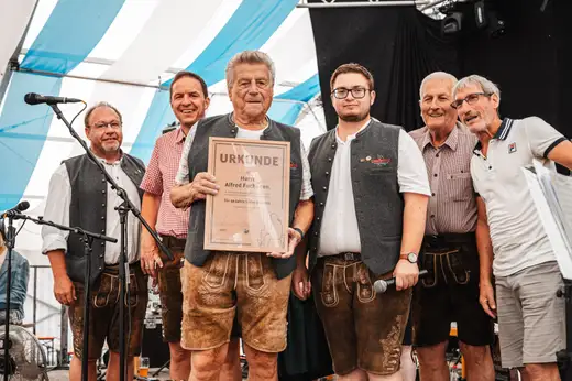 Schmalzlerfest Perlesreut 2024 Sonntag: Weißbierfrühschoppen, Schnupferwettbewerb, d Noudnigln, Verlosung Foto 2400538