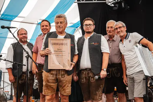 Schmalzlerfest Perlesreut 2024 Sonntag: Weißbierfrühschoppen, Schnupferwettbewerb, d Noudnigln, Verlosung Foto 2400539