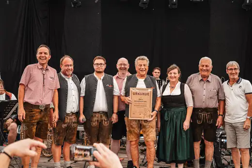 Schmalzlerfest Perlesreut 2024 Sonntag: Weißbierfrühschoppen, Schnupferwettbewerb, d Noudnigln, Verlosung Foto 2400543