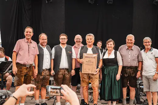 Schmalzlerfest Perlesreut 2024 Sonntag: Weißbierfrühschoppen, Schnupferwettbewerb, d Noudnigln, Verlosung Foto 2400544