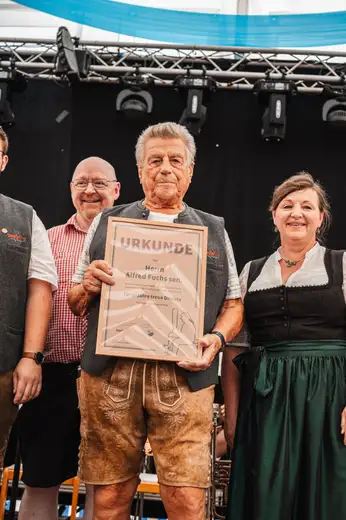 Schmalzlerfest Perlesreut 2024 Sonntag: Weißbierfrühschoppen, Schnupferwettbewerb, d Noudnigln, Verlosung Foto 2400546