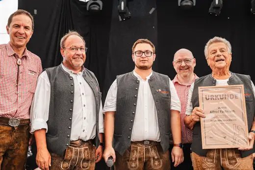 Schmalzlerfest Perlesreut 2024 Sonntag: Weißbierfrühschoppen, Schnupferwettbewerb, d Noudnigln, Verlosung Foto 2400549