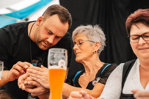 Schmalzlerfest Perlesreut 2024 Sonntag: Weißbierfrühschoppen, Schnupferwettbewerb, d Noudnigln, Verlosung Foto 2400551