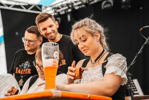 Schmalzlerfest Perlesreut 2024 Sonntag: Weißbierfrühschoppen, Schnupferwettbewerb, d Noudnigln, Verlosung Foto 2400558