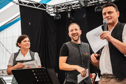 Schmalzlerfest Perlesreut 2024 Sonntag: Weißbierfrühschoppen, Schnupferwettbewerb, d Noudnigln, Verlosung Foto 2400562