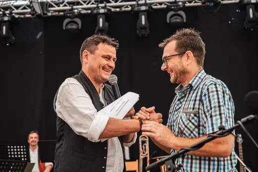 Schmalzlerfest Perlesreut 2024 Sonntag: Weißbierfrühschoppen, Schnupferwettbewerb, d Noudnigln, Verlosung Foto 2400564